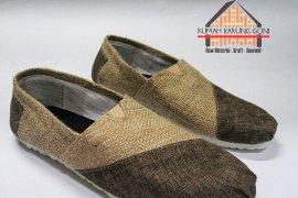Tas dan sepatu unik dari karung goni