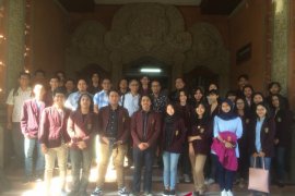 Mahasiswa ISI Denpasar studi ekskursi ke Petra Surabaya