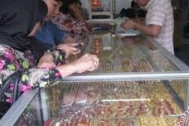 Warga Jual Emas Perhiasan Guna Keperluan Sekolah