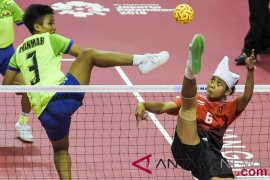 Alami benturan kepala dengan pemain Myanmar, Florensia dibawa ke klinik