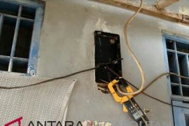 PLN Depok putuskan sambungan listrik penunggak tagihan