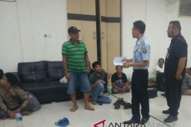 Lanal TBA gagalkan pengiriman TKI ilegal