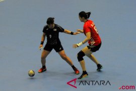 Putri China lolos ke final secara dramatis