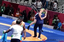 Raih emas, pelatih gendong pegulat Uzbekistan berbobot 130 kg