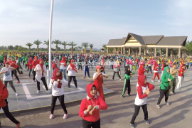 Dipimpin Rita Irianto, Ribuan Warga Kaltara Senam Poco-poco Bersama