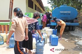 BPBD Sragen distribusikan 416 tangki air bersih