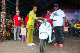 Pemkab Asmat gelar jalan sehat berhadiah