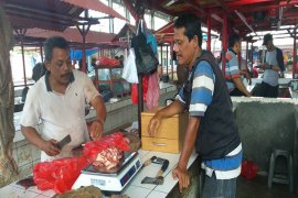Pasokan daging beku tahan kenaikan harga daging sapi