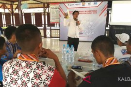 BUMN hadir - Peserta SMN 2018 membedah buku dan mengenal Enggang Gading