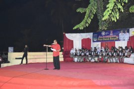 Wali kota ikuti malam renungan puisi