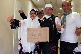 Jemaah haji Padang kloter 1 sumbang korban gempa NTB dan upacara HUT RI