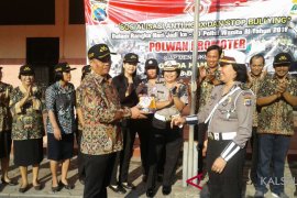 Polwan edukasi pelajar bahaya narkoba dan bullying