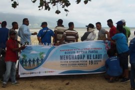Kaimana gelar aksi "Menghadap Laut"