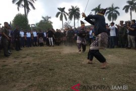 Kirab Obor Asian Games disambut silat Melayu