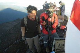 TNKS bekali pendaki Kerinci kantong sampah