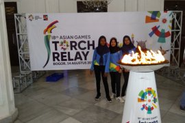 Warga Bogor antusias sambut obor Asian Games