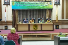 Apotek di Banjarmasin diminta kurangi penggunaan kantong plastik