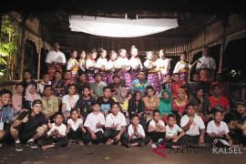 Desa Barikin desanya para seniman