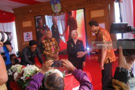 Bupati Kediri Haryanti Resmikan RSUD Simpang Lima Gumul