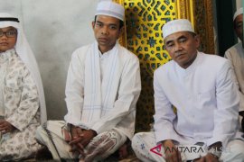 Ribuan jamaah sambut kedatangan Ustadz Abdul Somad di Barabai