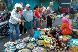 Pasokan Ikan Laut di Bojonegoro Belum Normal