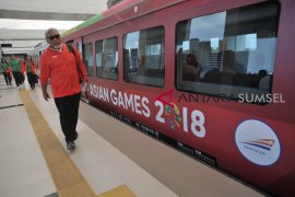 Atlet dan oficial Asian Games jajal LRT Page 1 Small
