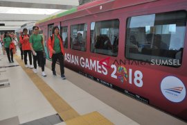 Atlet dan official Asian Games jajal LRT Page 2 Small
