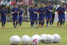 Latihan Timnas Sepak Bola Wanita Vietnam Page 2 Small