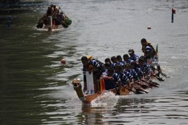 Lomba Dayung Perahu Naga
