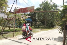 Warga Penajam tutup jalan tuntut perbaikan