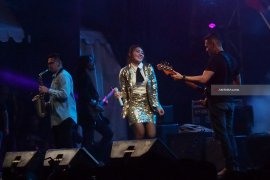 Via Vallen Berdendang di "Jazz Traffic" (Video)