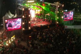 Eet dan Gilang Menghentak Panggung "Jazz Traffic"