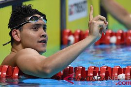 Isaac Schooling berjaya di arena renang