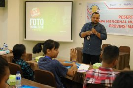 BUMN Hadir - siswa mengenal nusantara dibekali pengetahuan foto jurnalistik