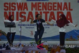 Peserta  SMN Kaltim belajar toleransi di Bali