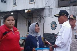 Dahnial Kifli serahkan bantuan korban kebakaran Panggandingan