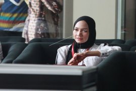 KPK dalami hubungan Steffy-Irwandi
