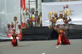 Jember Fashion Carnaval 2018 Dibuka dengan Simbol Pusaka Nusantara "Kujang" (Video)