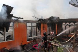 LIMA RUMAH TERBAKAR DI PADANG Page 1 Small