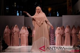 Saat Nikita Mirzani kali pertama kenakan busana syar'i