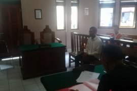 Pembobol brankas warga Yunani dituntut dua tahun