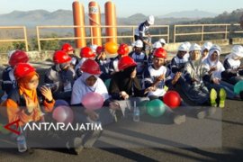 Pelajar Program SMN Sumsel "Refreshing" di Bendungan Sutami (Video)