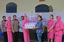 HUT Polwan, srikandi Polresta Surakarta bakti sosial ke rutan