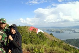 Peserta SMN Aceh mengagumi keindahan Danau Sentani