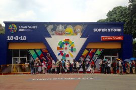 Pengunjung rela antre beli suvenir Asian Games