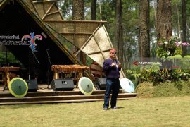 Hutan Pinus Dikembangkan jadi "Orchid Forest"