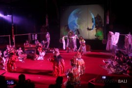 Teater Wayang Listrik pukau penonton "Bali Mahalango"