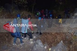 Kebakaran Gunung Lawu Padam Jalur Pendakian Masih Tutup