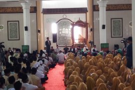 Jokowi Minta Santri Amanatul Ummah Cintai Indonesia (Video)