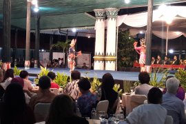 Sultan menjamu peserta Sidang Umum ICW